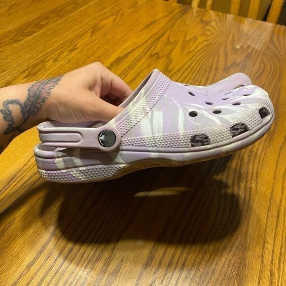 Crocs purple marbled clogs-women’s size 8 - Picture 9 of 9